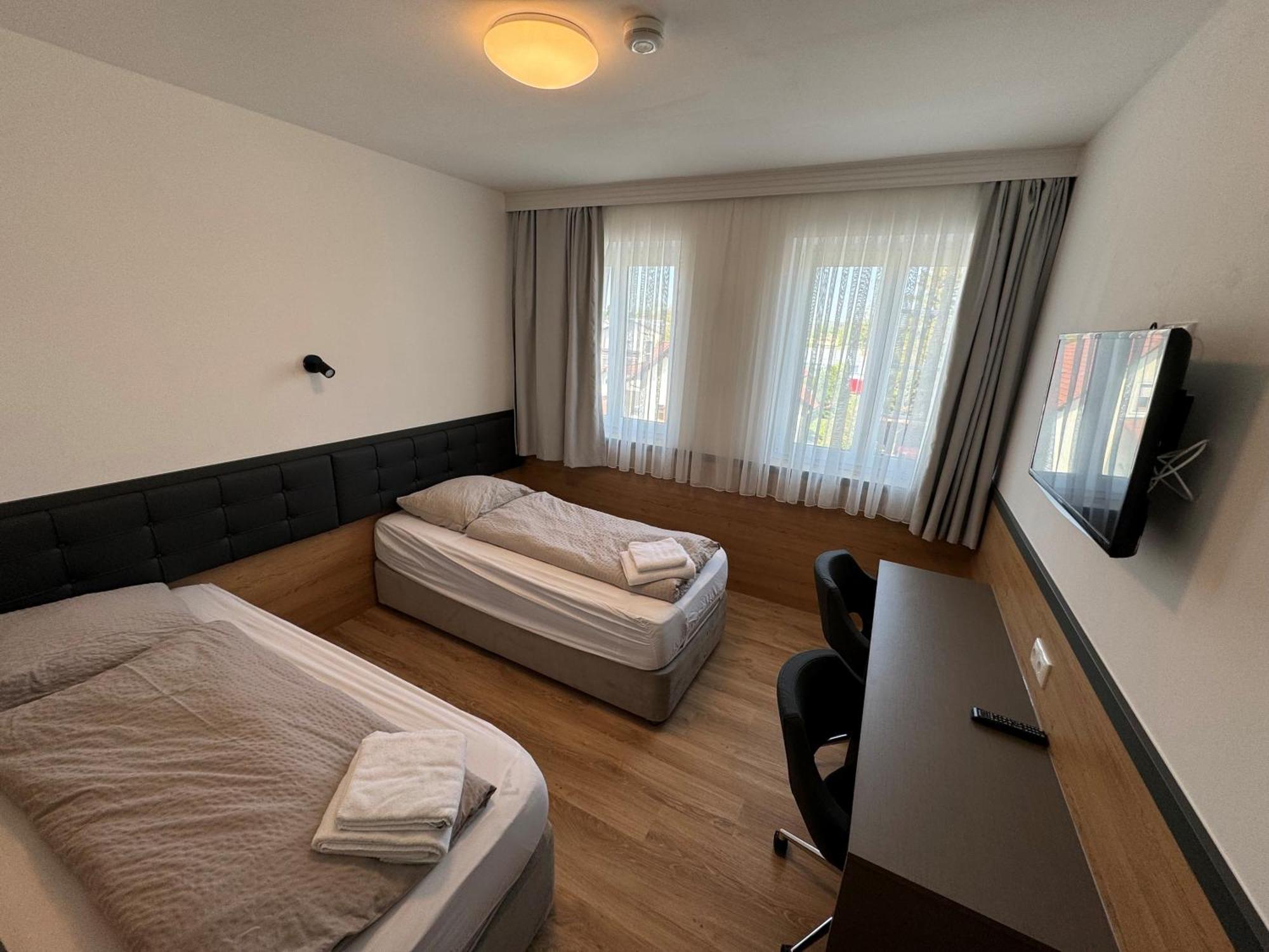 F Hotel 24H Check-In Hörsching Dış mekan fotoğraf