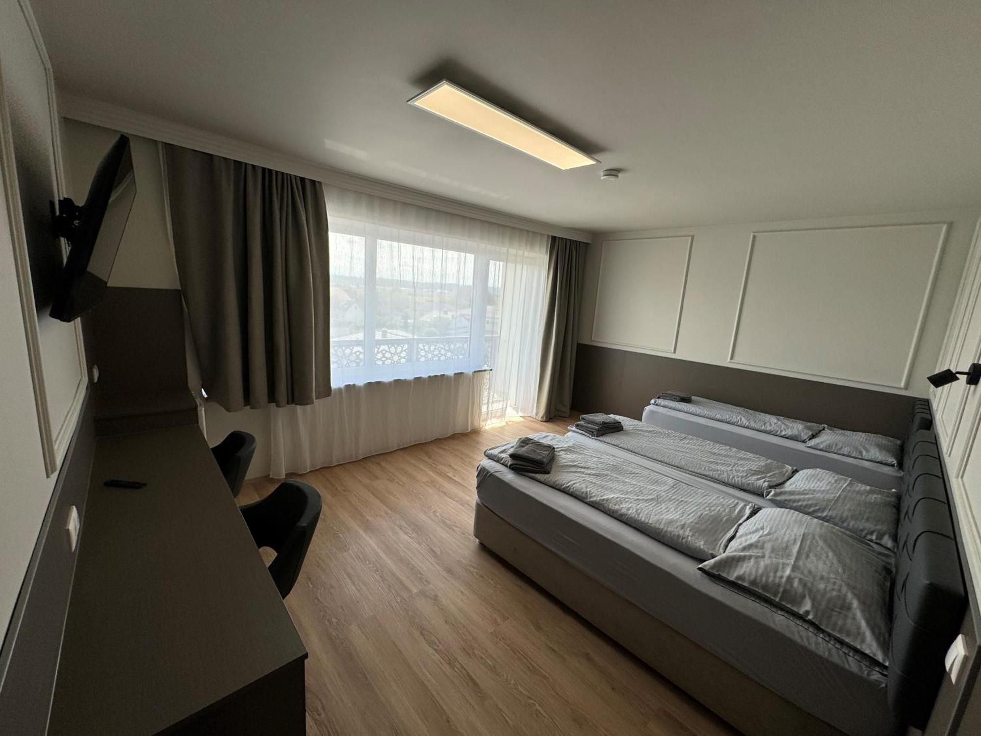 F Hotel 24H Check-In Hörsching Dış mekan fotoğraf