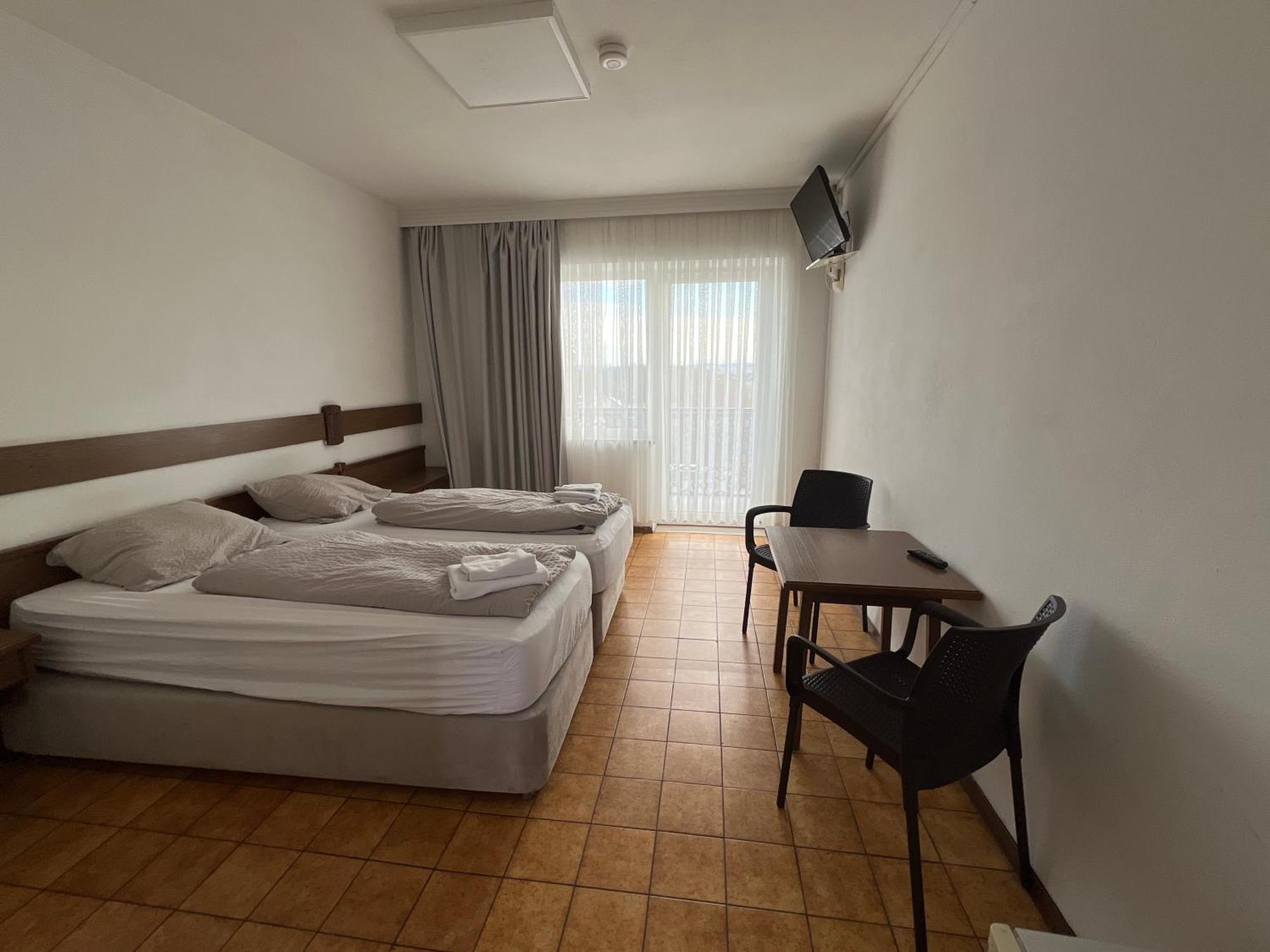 F Hotel 24H Check-In Hörsching Dış mekan fotoğraf