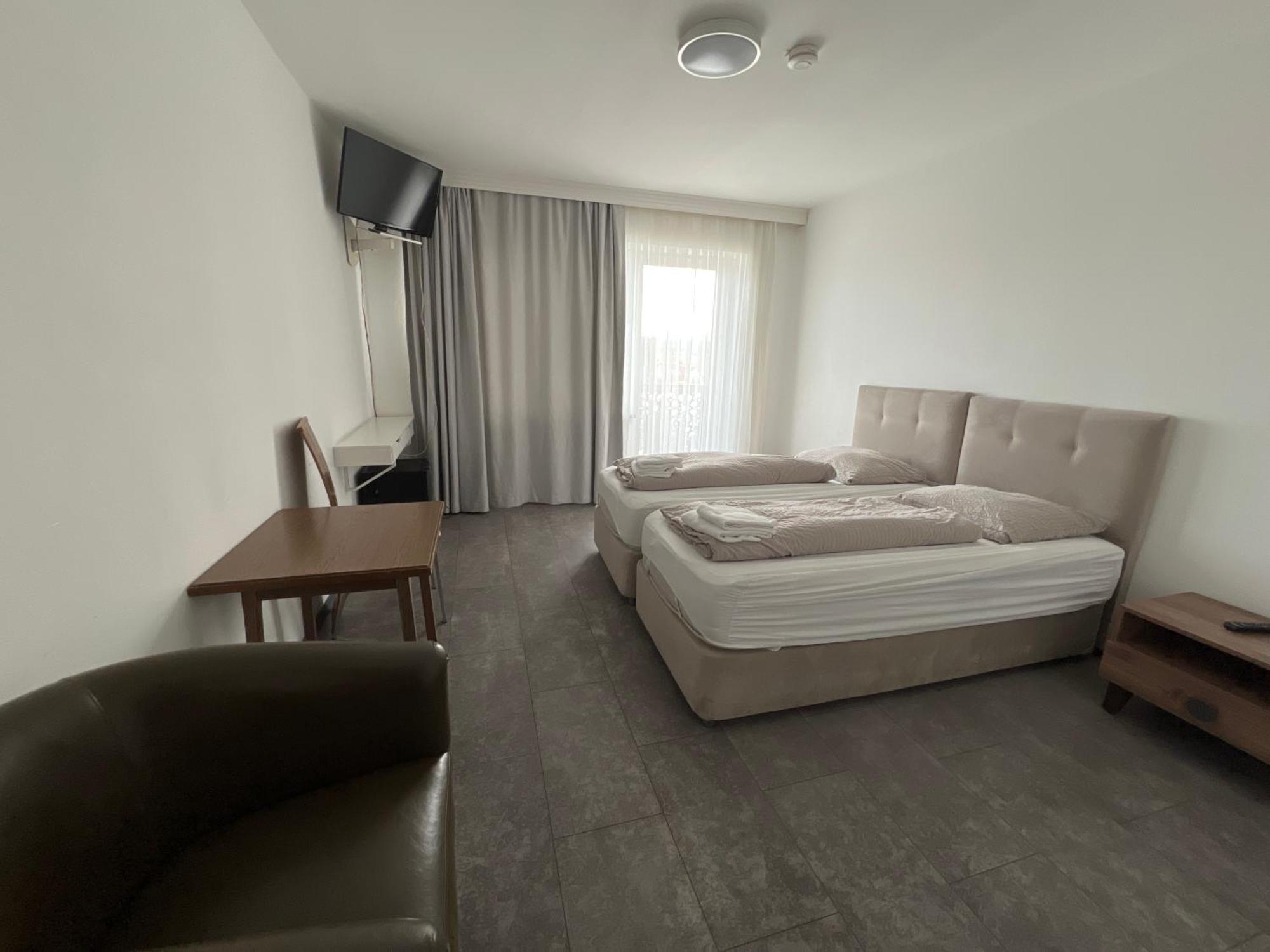 F Hotel 24H Check-In Hörsching Dış mekan fotoğraf